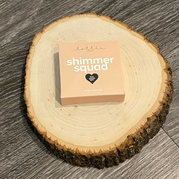 🌾HP🌾 Lottie London Shimmer Squad Powder Highlighter The Good Girl NIB - Picture 1 of 8